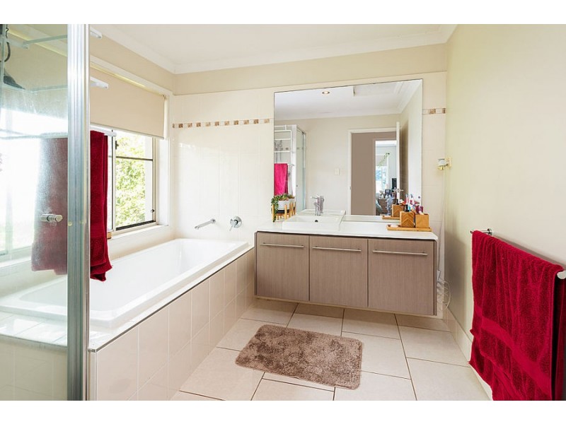 33 East Quay Drive, Biggera Waters QLD 4216