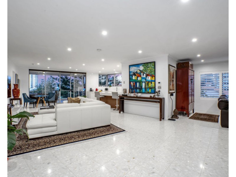 9 120 Surf Parade, Broadbeach QLD 4218