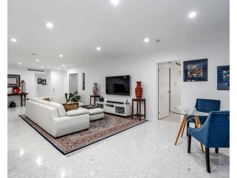 9 120 Surf Parade, Broadbeach QLD 4218