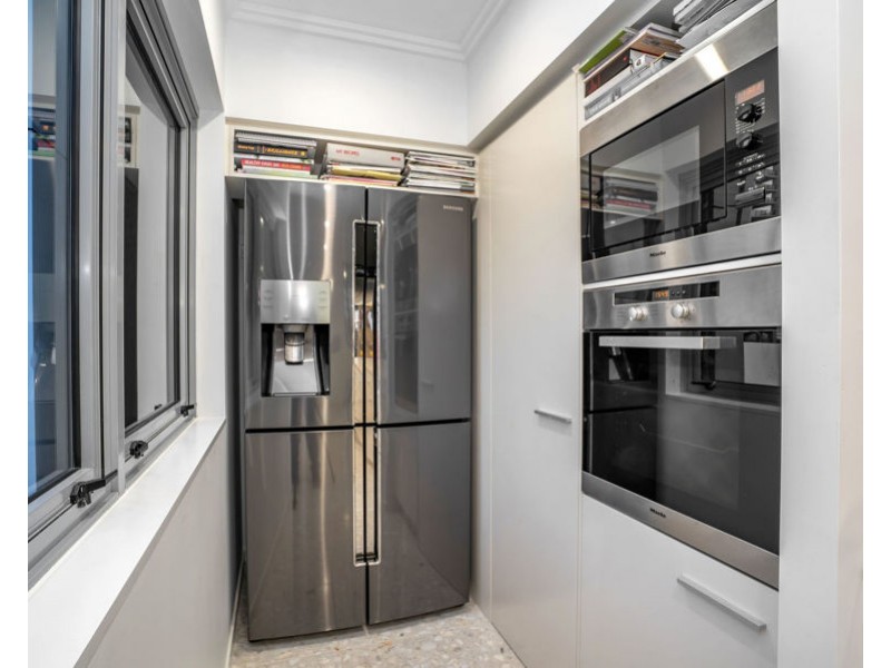 9 120 Surf Parade, Broadbeach QLD 4218