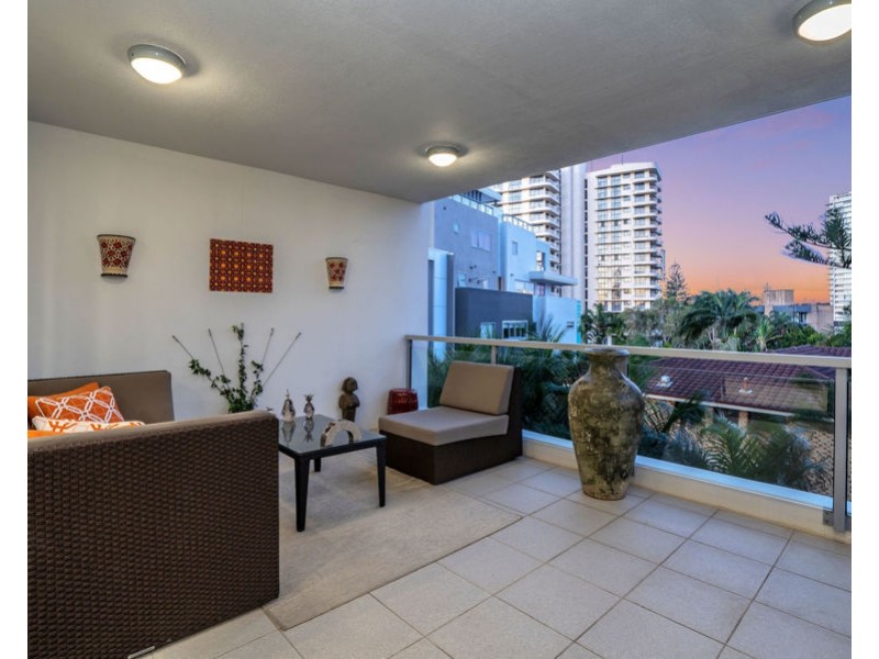 9 120 Surf Parade, Broadbeach QLD 4218
