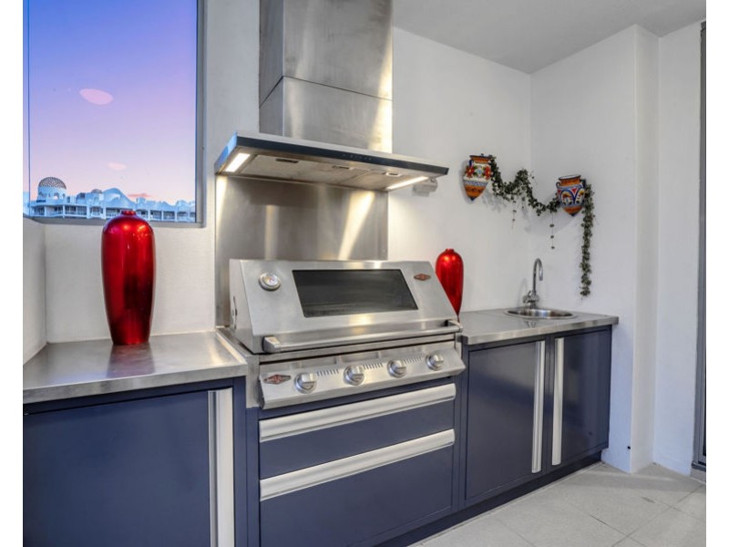 9 120 Surf Parade, Broadbeach QLD 4218