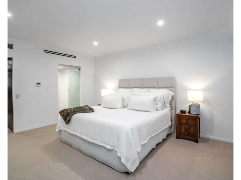 9 120 Surf Parade, Broadbeach QLD 4218