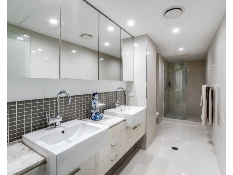 9 120 Surf Parade, Broadbeach QLD 4218