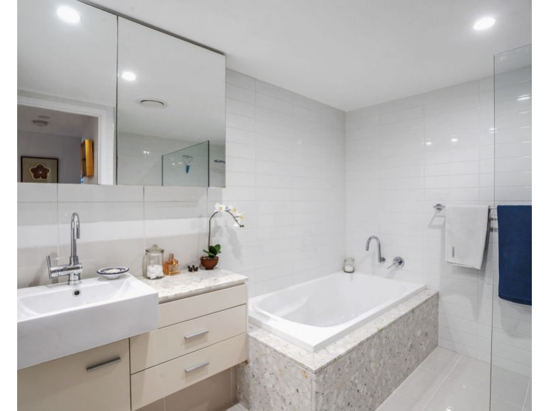 9 120 Surf Parade, Broadbeach QLD 4218