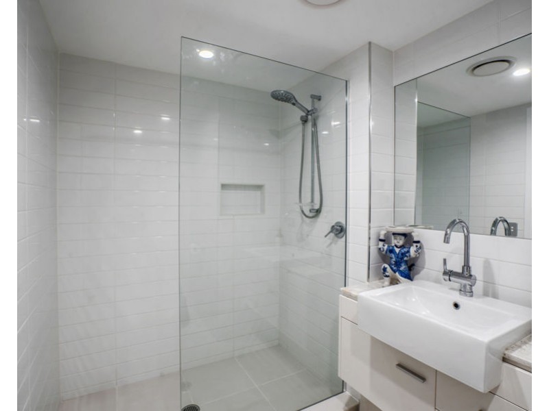 9 120 Surf Parade, Broadbeach QLD 4218