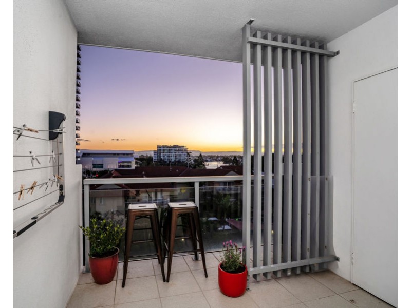 9 120 Surf Parade, Broadbeach QLD 4218