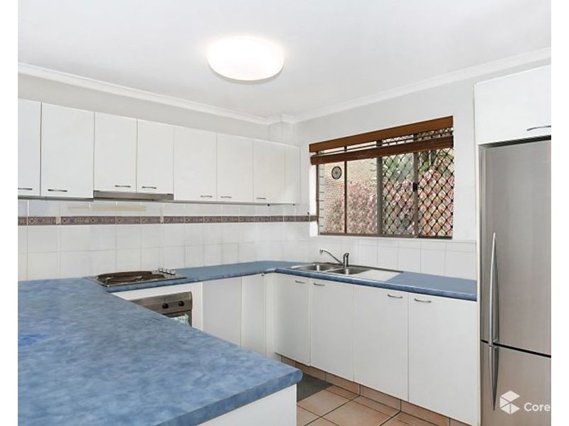 2/33 Chelsea Avenue, Broadbeach QLD 4218