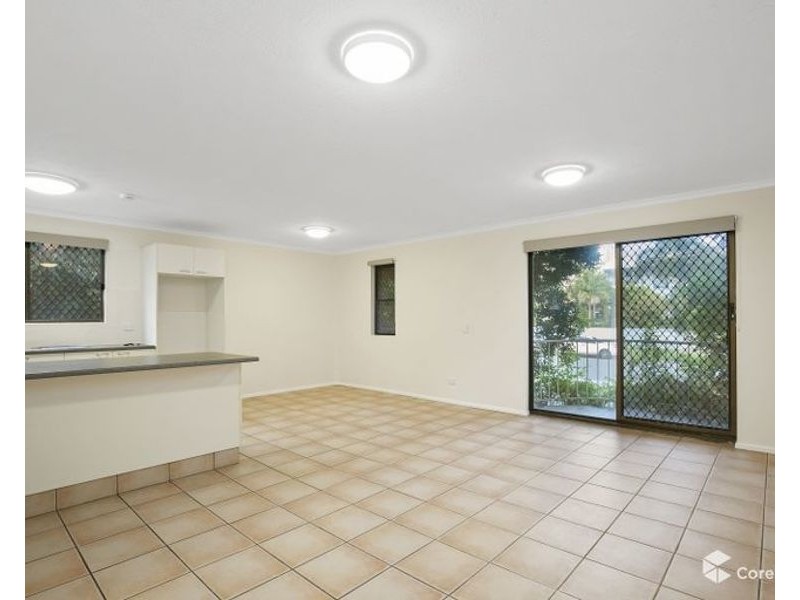 2/33 Chelsea Avenue, Broadbeach QLD 4218