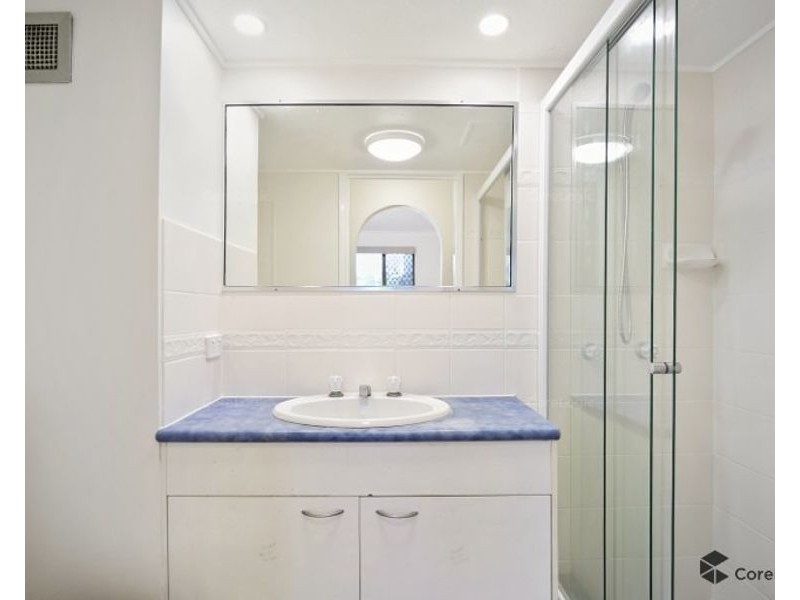 2/33 Chelsea Avenue, Broadbeach QLD 4218