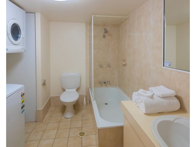11/16 Jubilee Avenue, Broadbeach QLD 4218