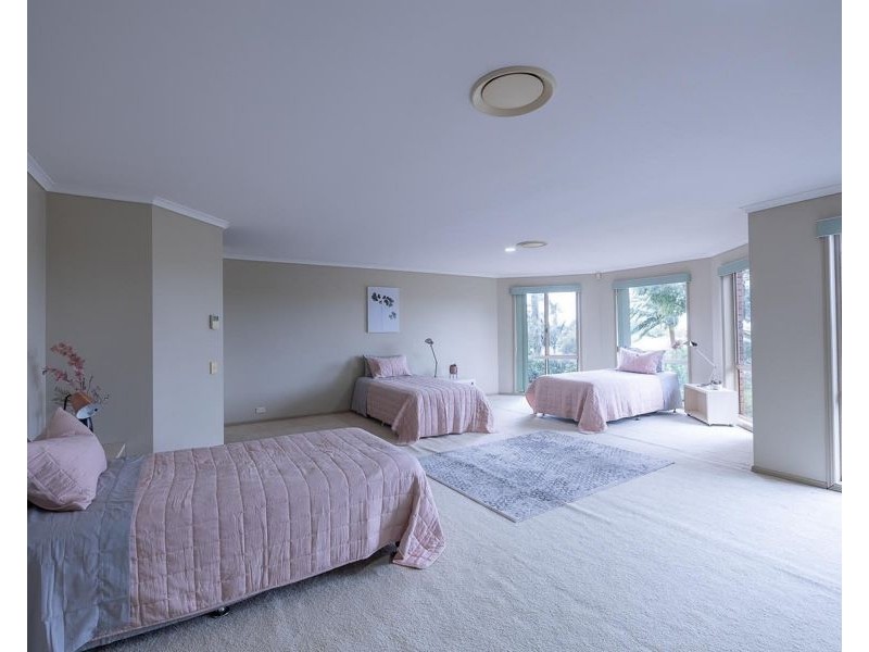 467 Pineridge Road, Runaway Bay QLD 4216