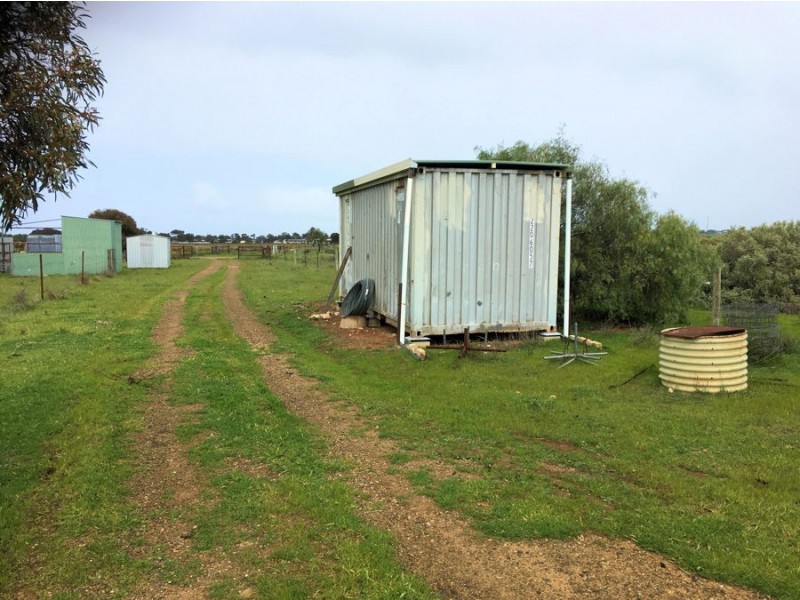 Section 16 Yorke Highway, Port Clinton SA 5570