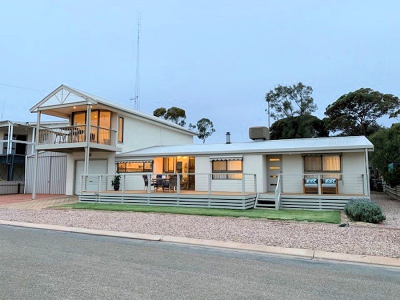 16 Kerley Street, Port Broughton SA 5522