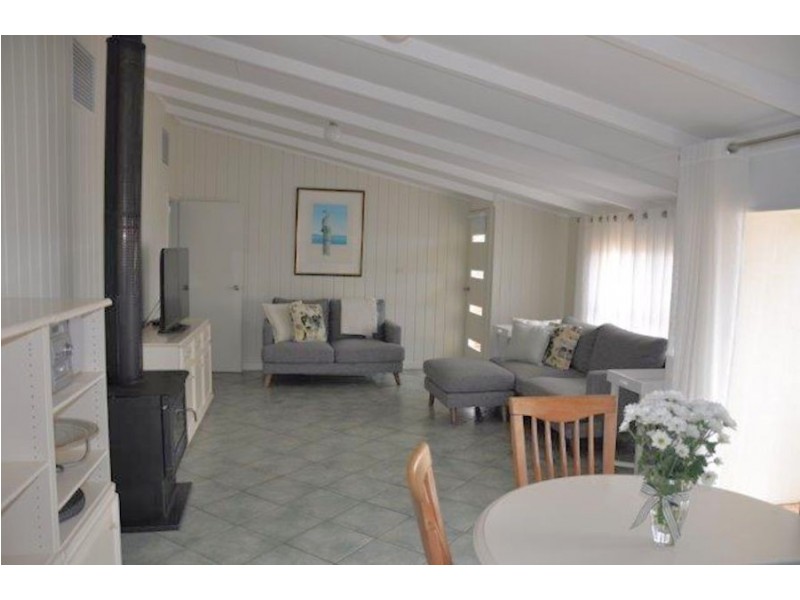 16 Kerley Street, Port Broughton SA 5522