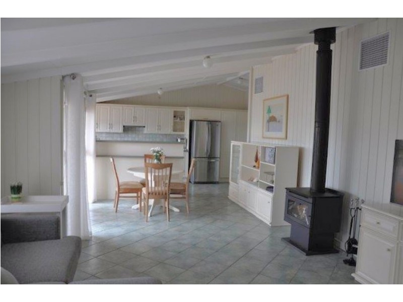 16 Kerley Street, Port Broughton SA 5522