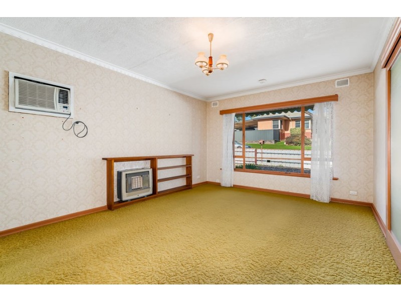 15 Hinton Avenue, Para Hills SA 5096