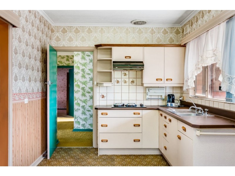 15 Hinton Avenue, Para Hills SA 5096