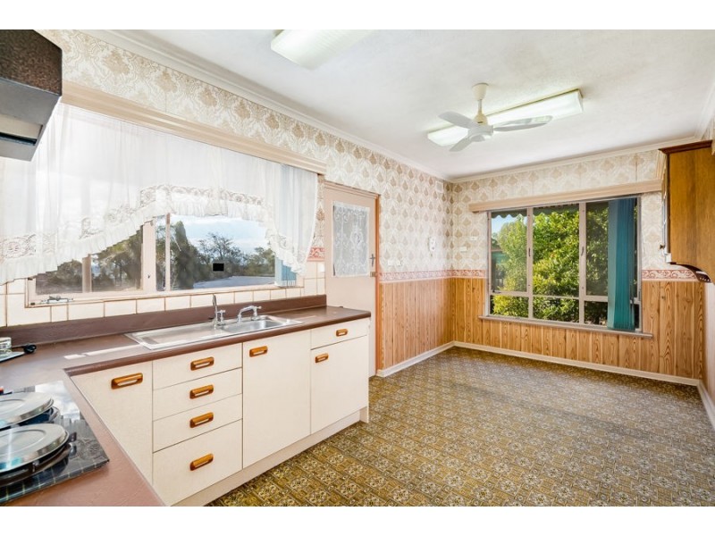 15 Hinton Avenue, Para Hills SA 5096