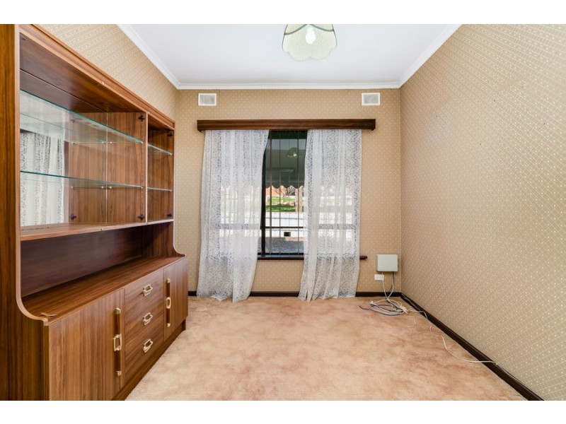 15 Hinton Avenue, Para Hills SA 5096