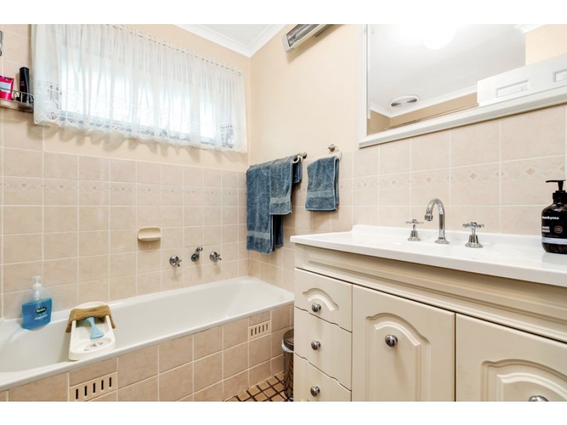 33 Barmera Avenue, Hope Valley SA 5090