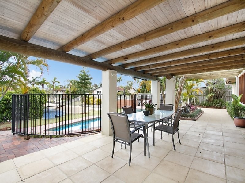 5 Maureen Court, Broadbeach Waters QLD 4218