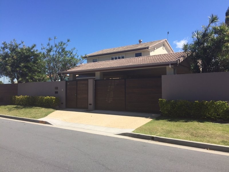 5 Maureen Court, Broadbeach Waters QLD 4218