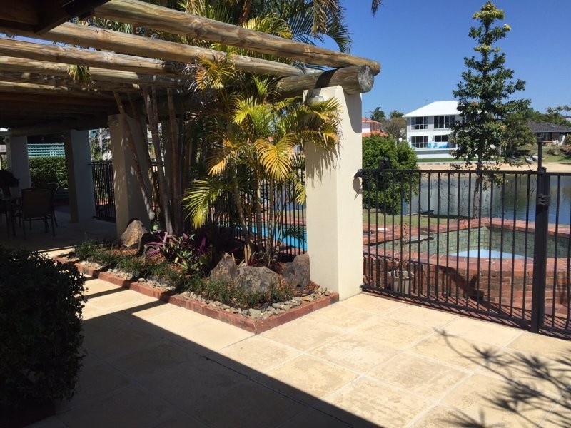 5 Maureen Court, Broadbeach Waters QLD 4218