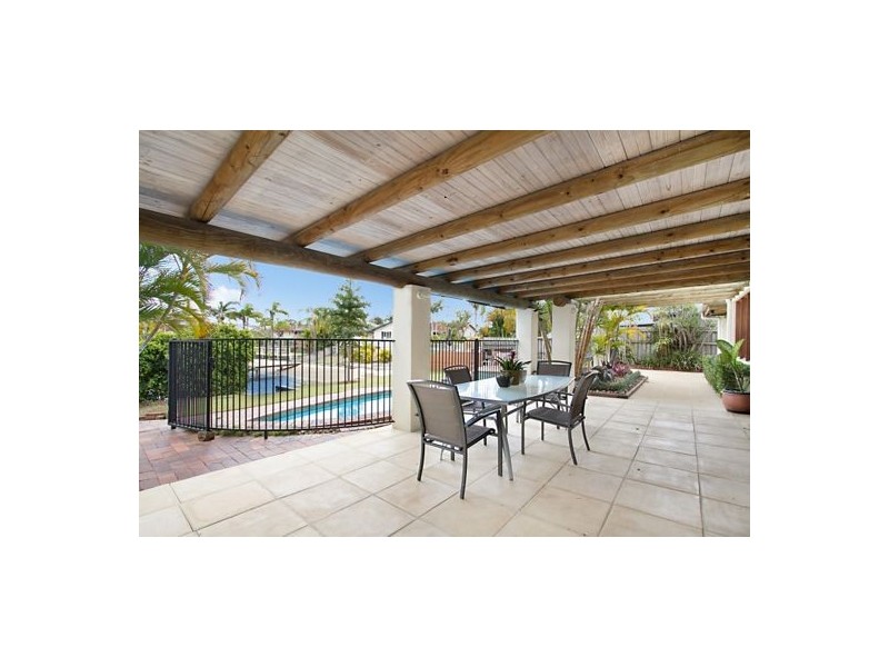 5 Maureen Court, Broadbeach Waters QLD 4218