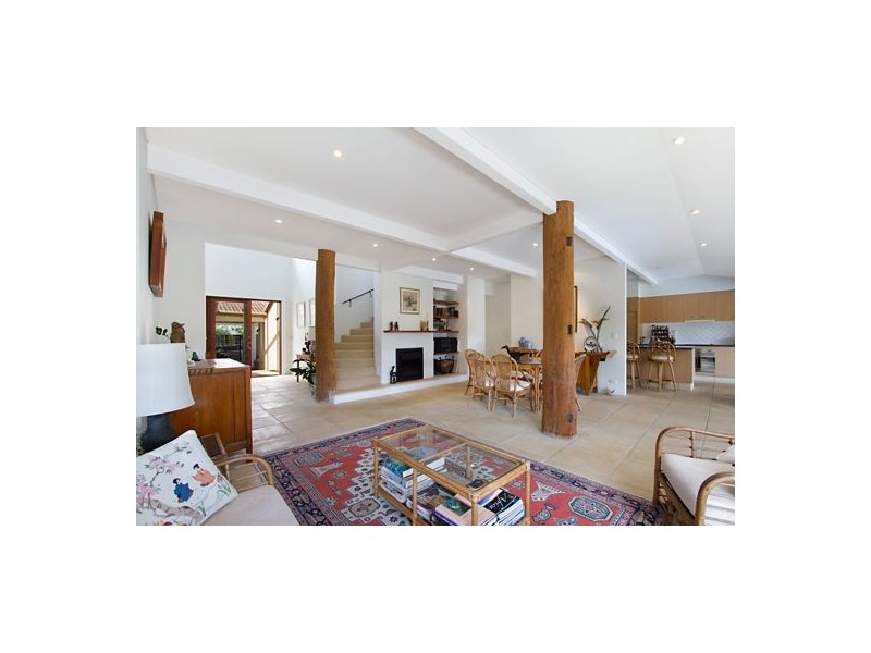 5 Maureen Court, Broadbeach Waters QLD 4218