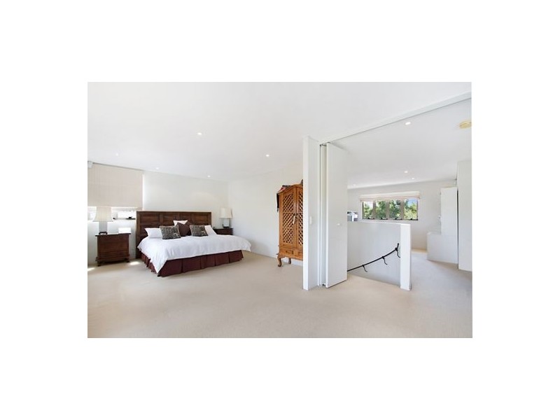 5 Maureen Court, Broadbeach Waters QLD 4218