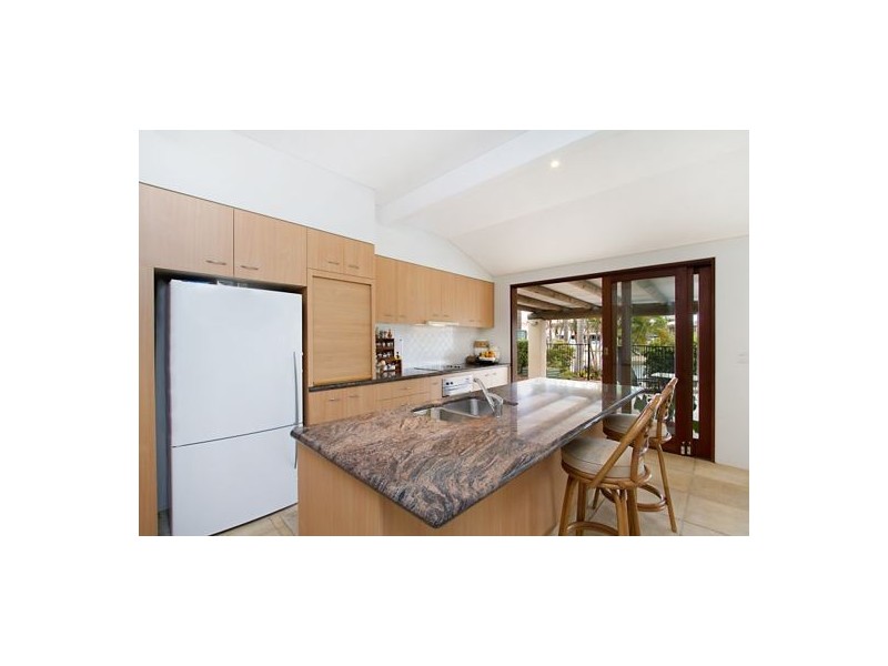 5 Maureen Court, Broadbeach Waters QLD 4218