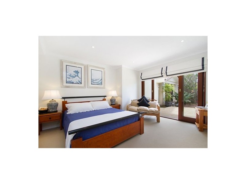 5 Maureen Court, Broadbeach Waters QLD 4218