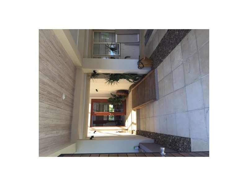 5 Maureen Court, Broadbeach Waters QLD 4218