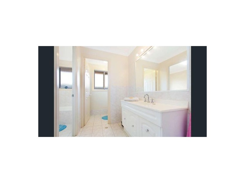 15 Kentia Cres, Banora Point NSW 2486