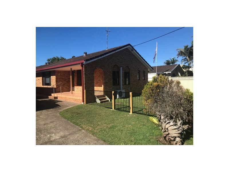 1/2 Riviera Ave, Tweed Heads West NSW 2485