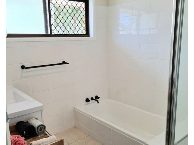 1/2 Riviera Ave, Tweed Heads West NSW 2485