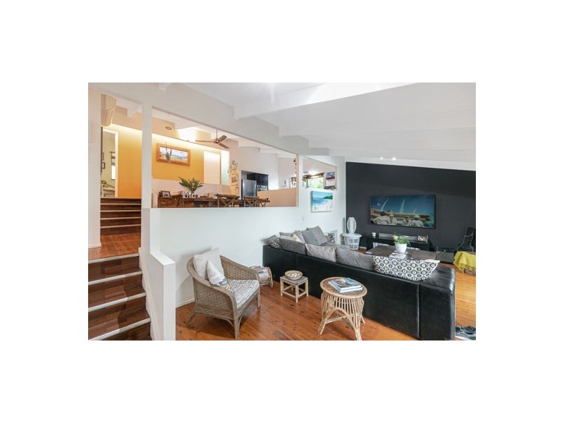 20 Broadwater Esplanade, Bilambil Heights NSW 2486