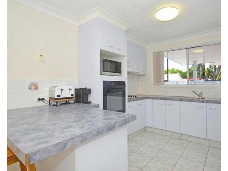 2/5 Cabana Ct, Banora Point NSW 2486