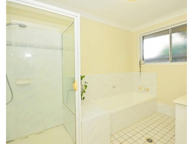 2/5 Cabana Ct, Banora Point NSW 2486