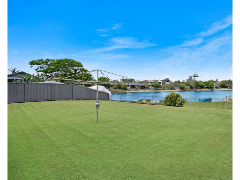 32 Blue Waters Cres, Tweed Heads West NSW 2485