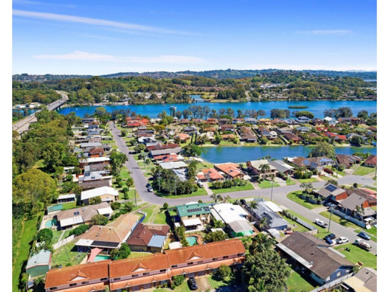 32 Blue Waters Cres, Tweed Heads West NSW 2485