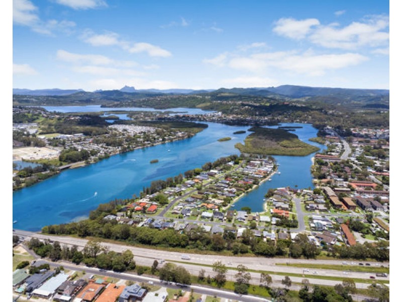 32 Blue Waters Cres, Tweed Heads West NSW 2485