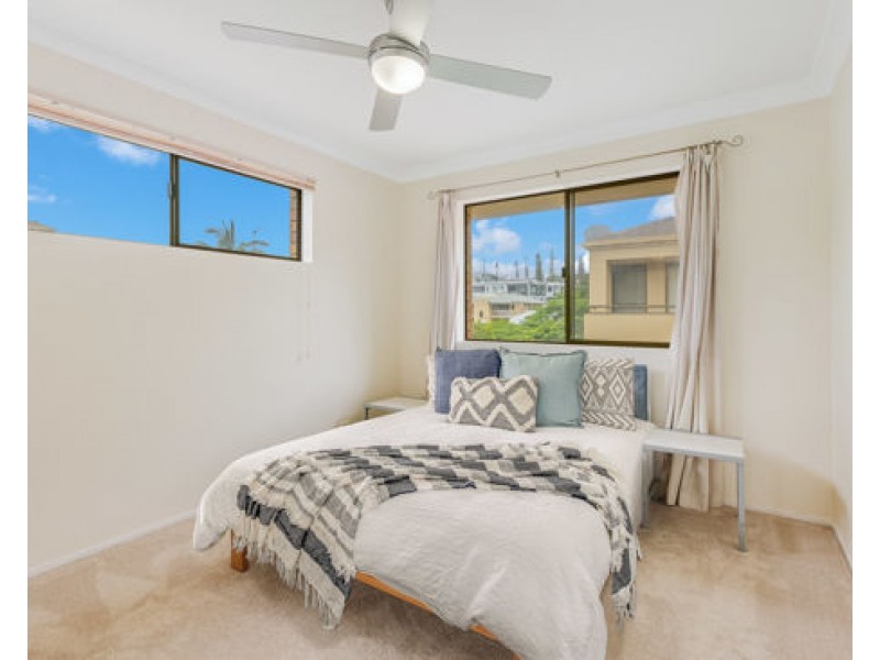 8/66 Dutton Street, Coolangatta QLD 4225