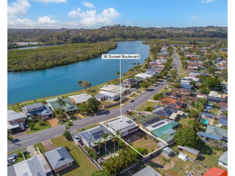 36 Sunset Boulevard, Tweed Heads West NSW 2485