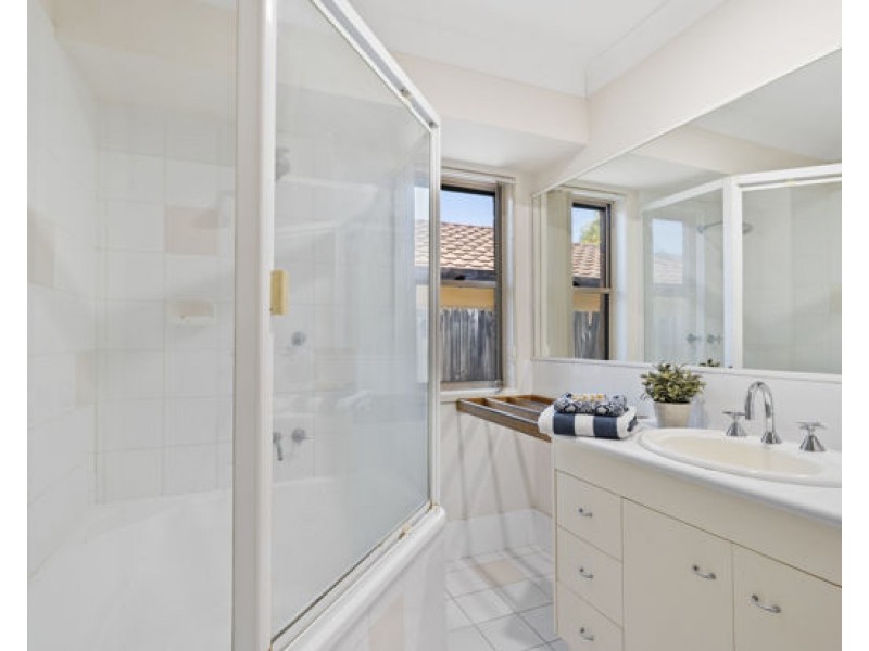 8 Brooke Close, The Gap QLD 4061