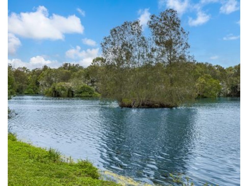 8 Medoc Place, Tweed Heads South NSW 2486