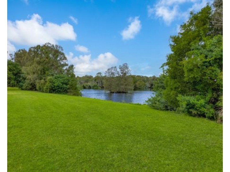 8 Medoc Place, Tweed Heads South NSW 2486