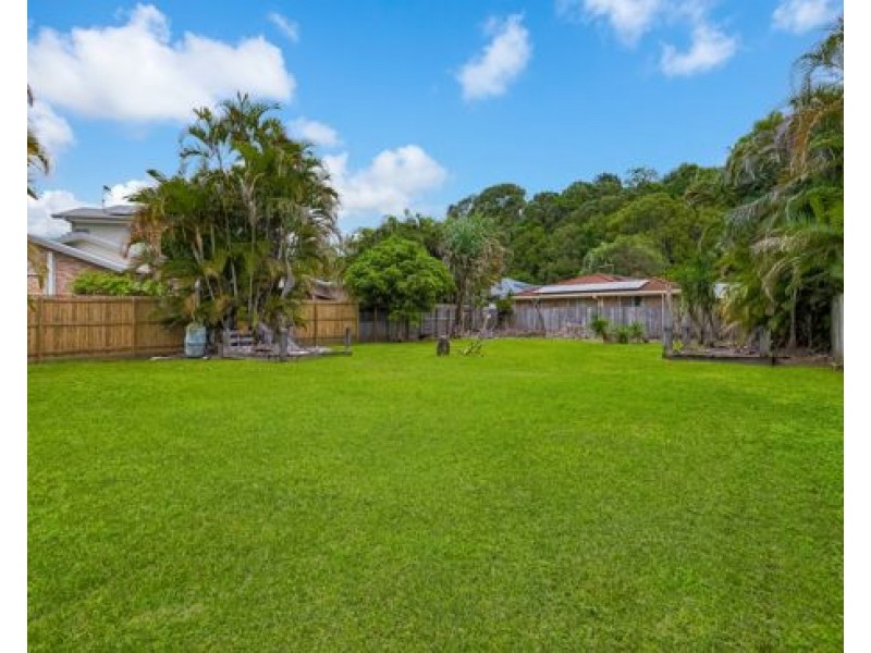 8 Medoc Place, Tweed Heads South NSW 2486