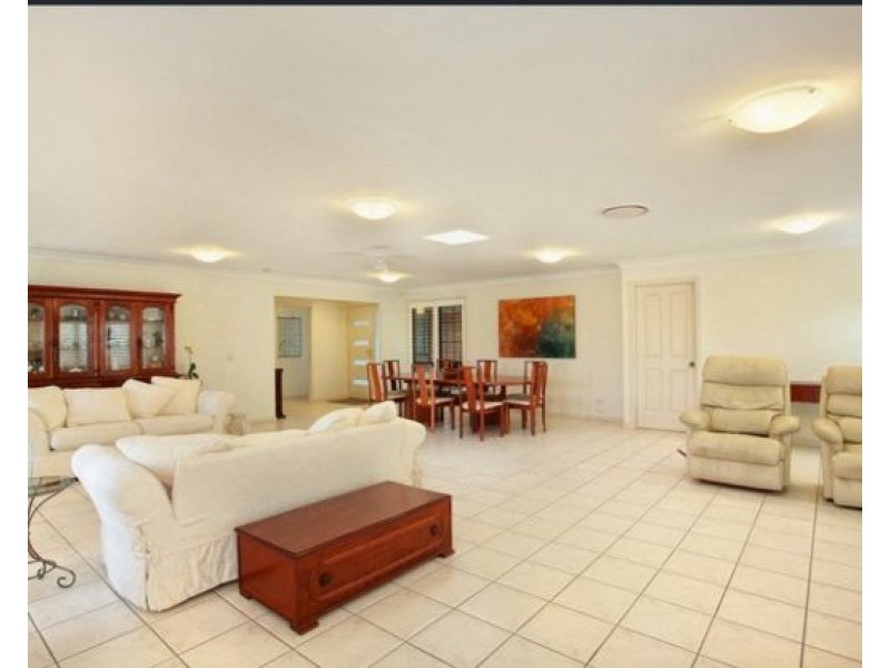 73 Guineas Creek Road, Elanora QLD 4221